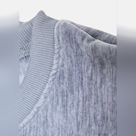 Massive Luxury Edition Velour Crewneck Pullover Sweatshirt Size L NWT - Picture 4 of 12